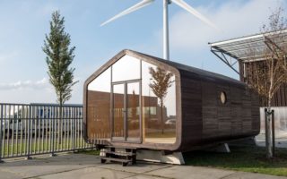 Wikkelhouse: Tiny house made of cardboard