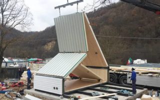 Unfold your new earthquake-proof tiny house with the M.A.DI. Home