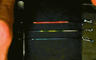 Colour-changing compression bandage signals pressure level
