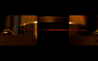 Colour-changing compression bandage signals pressure level