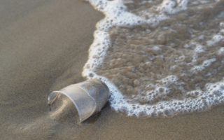 Extracting microplastic from water using magnets