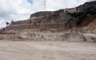 Carbon-neutral cement made with industrial residue