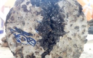 Self-regenerating pavement made of recycled tires