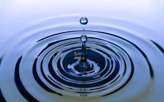 Lighting 100 LED bulbs with one drop of water
