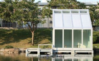 Regulating indoor temperature with water-filled windows