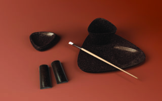 Cosmetic packaging made of cocoa bean shells