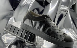 Shoes made of recycled household aluminium foil