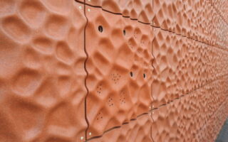 A nature-inclusive façade made of biocomposite