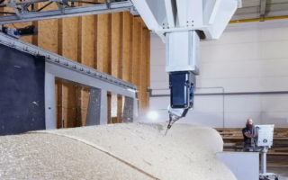Wind turbine blades made of wood