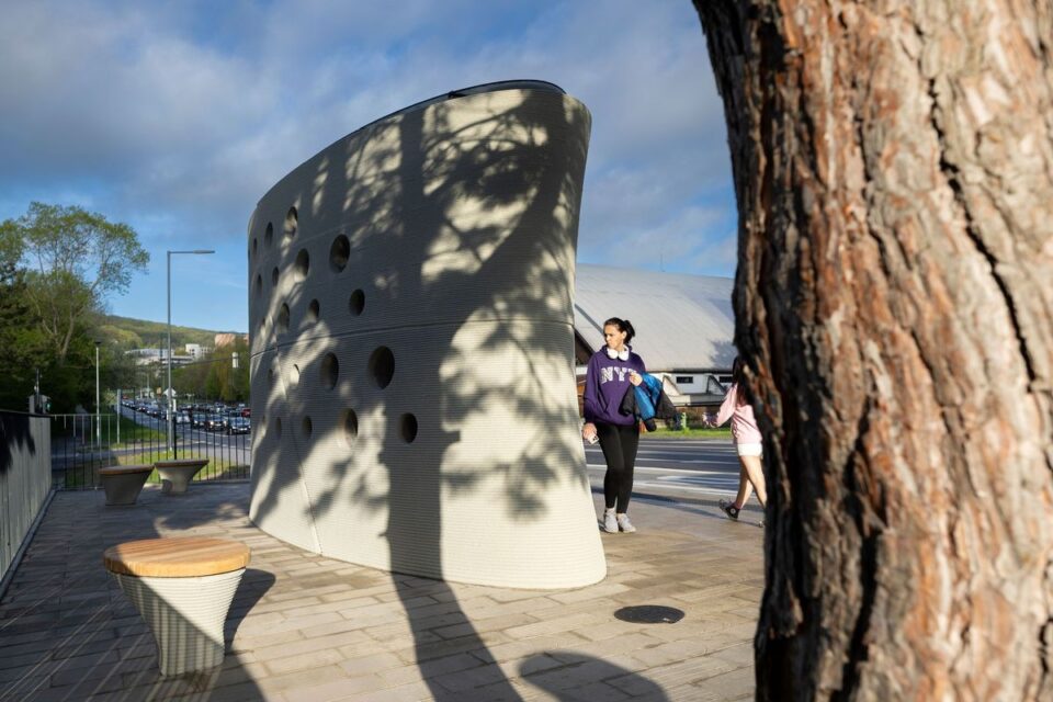 3D Printed Concrete Bus Stop
