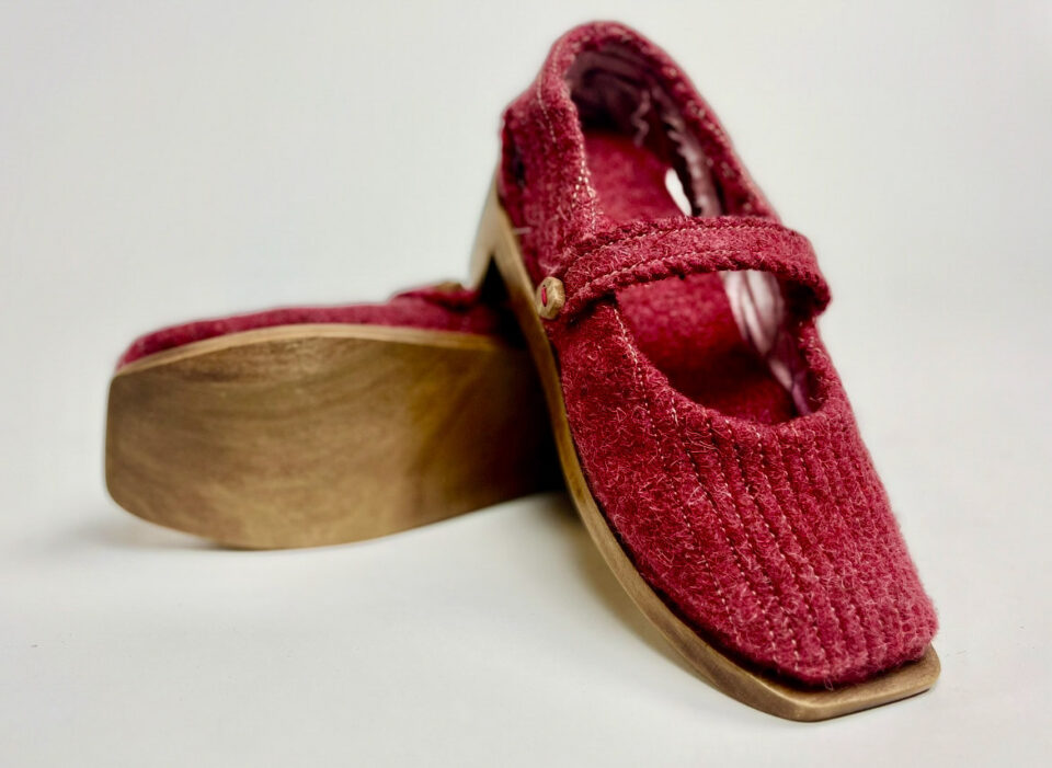 Tulip Poplar And Recycled Wool Shape Decomposable Footwear