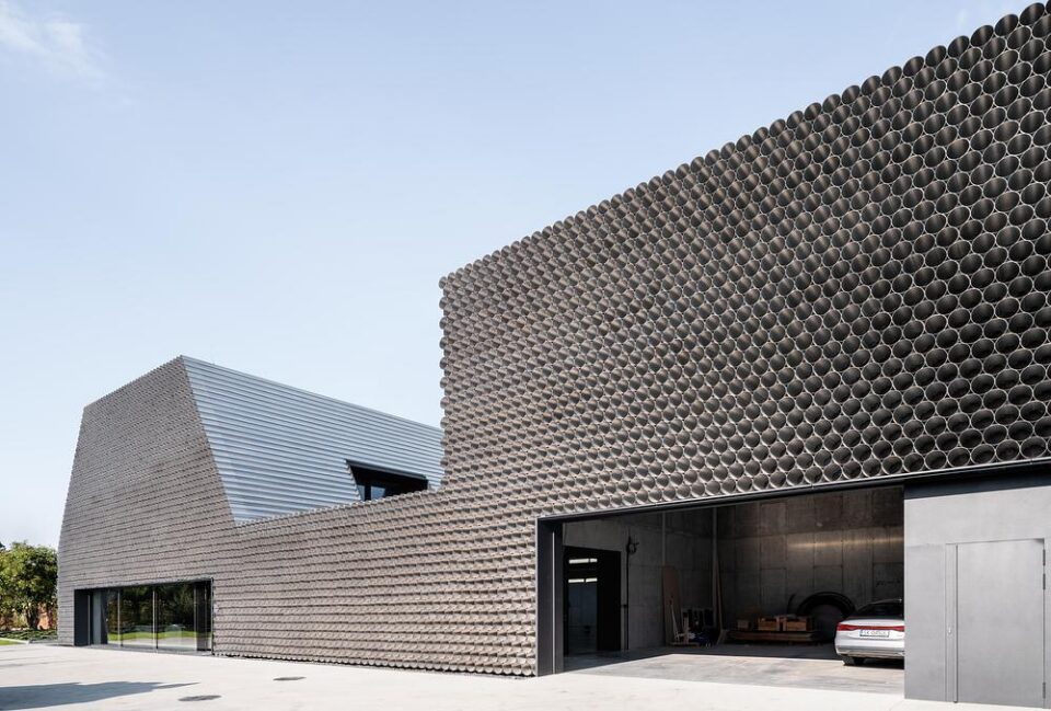 Raw Aluminium Defines Gambit Office And Warehouse